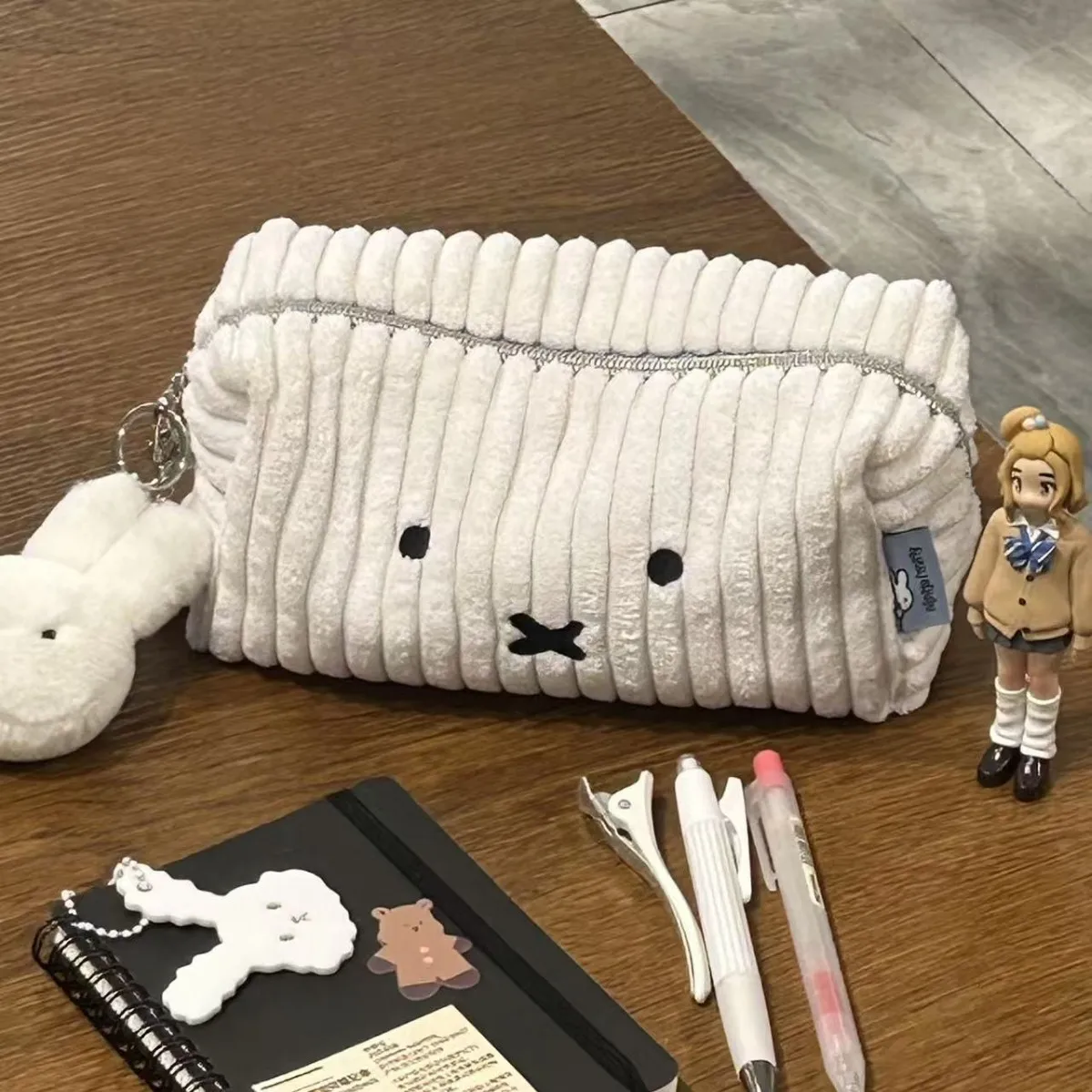 Miffy Plush Corduroy Pen Bag L - School Supplies 评论和价格