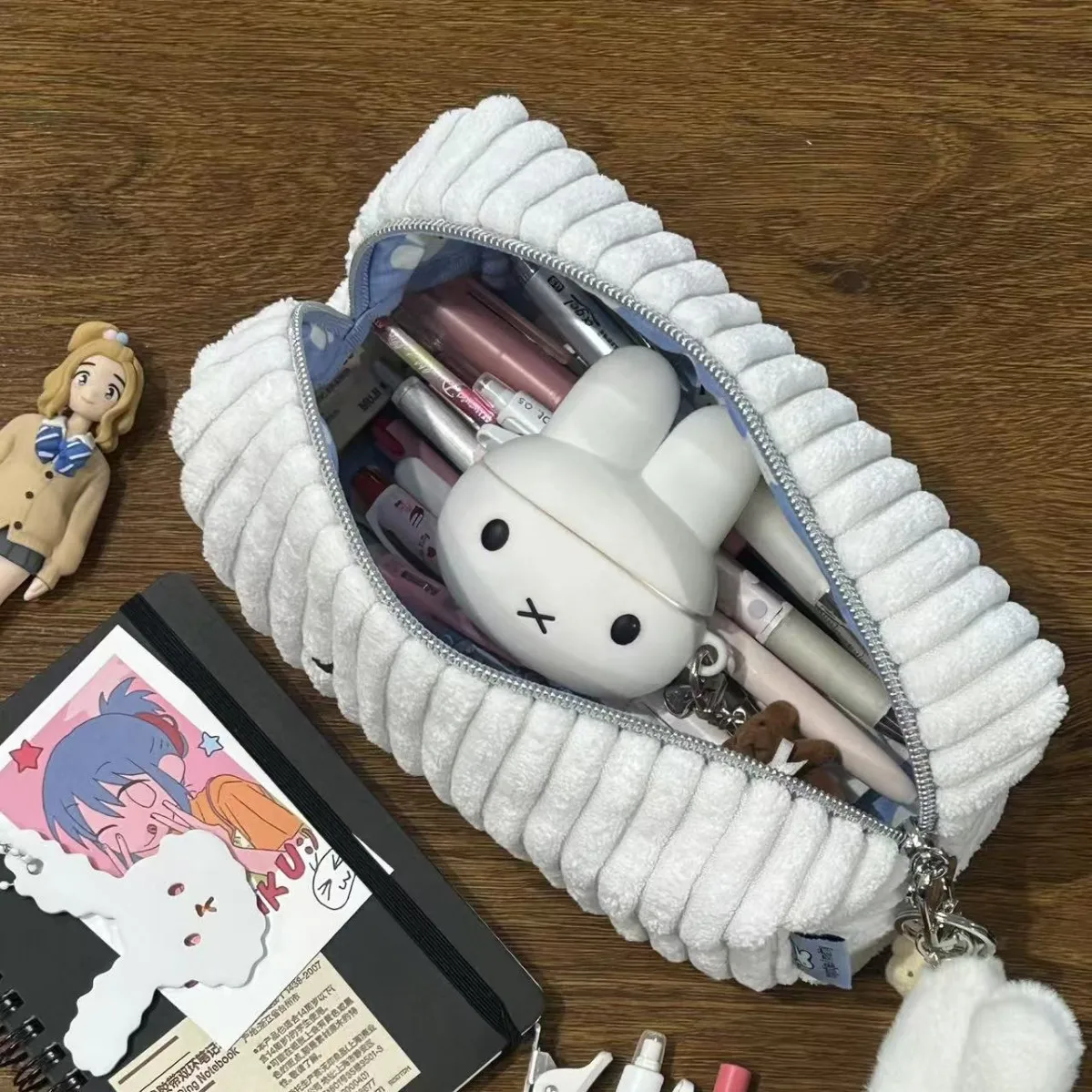 Miffy Plush Corduroy Pen Bag L - School Supplies 评论和价格